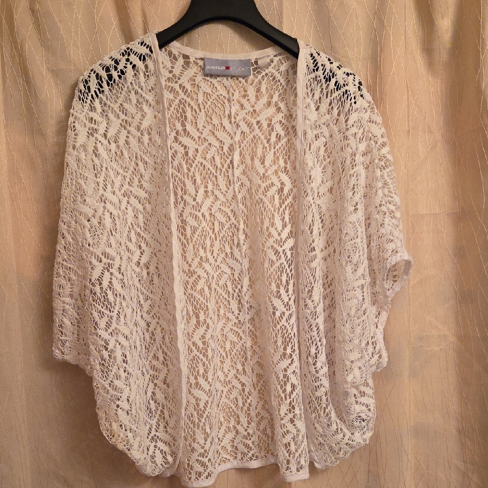 Avenue Studio White Lace‎ Poncho Sweater with Intricate Design Sz. 22/24